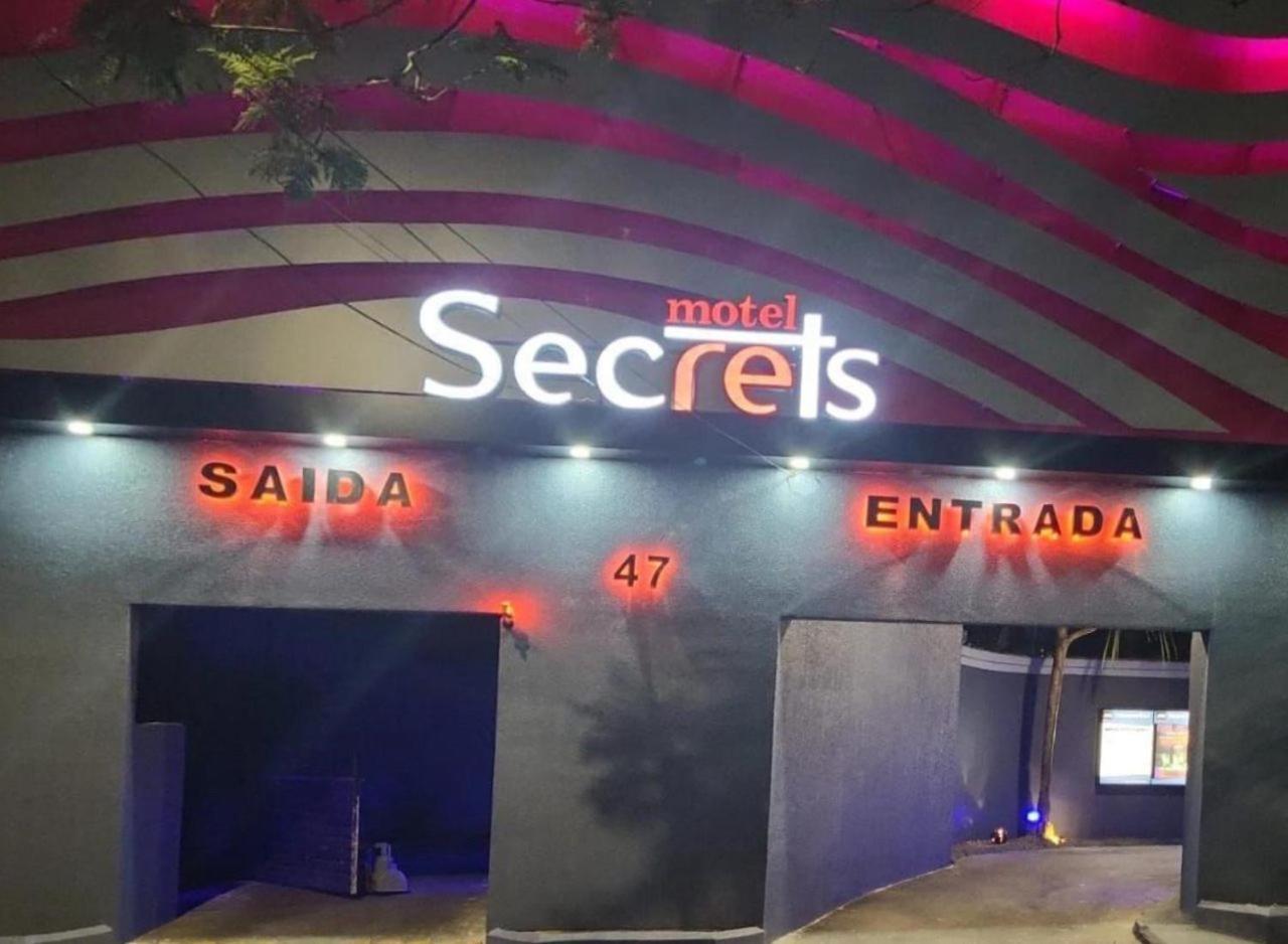 Motel Secrets — Fotos 1